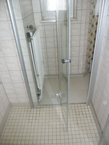 Trennwand für barrierefreie Dusche